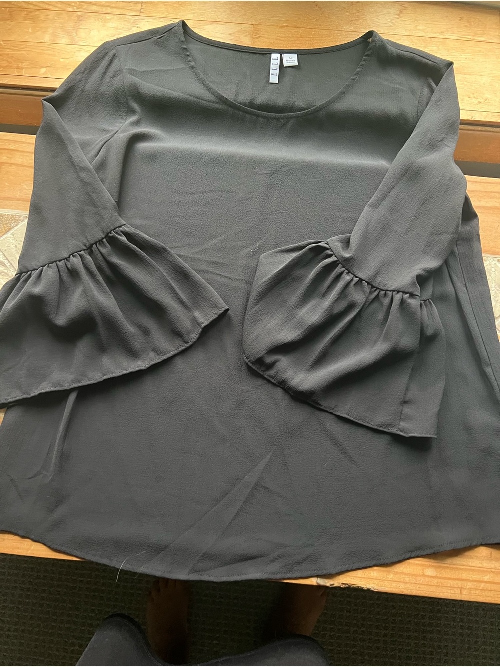 ELLE Black Solid Round Neck 3/4 Bell Ruffle Sleeve Pullover Blouse Women’s M#453
